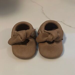 Freshly Picked Knotted Bow Baby Shoe